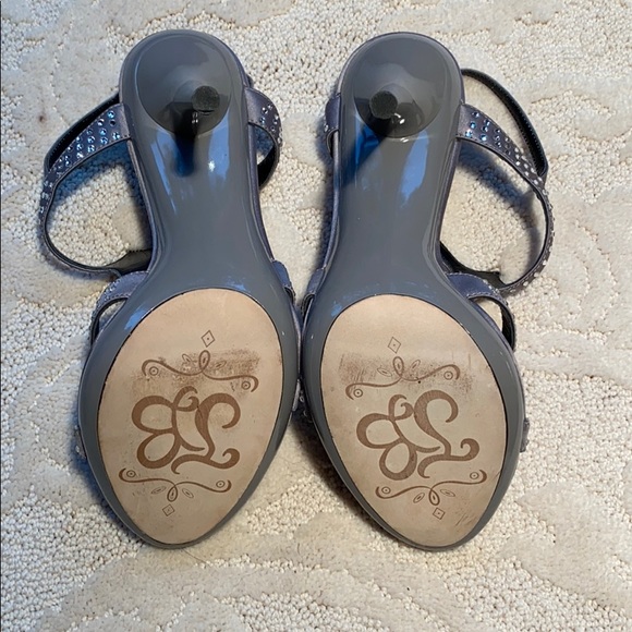 Gray jeweled heels - Picture 4 of 10